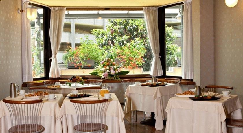 Atahotel Executive Milán Restaurace fotografie